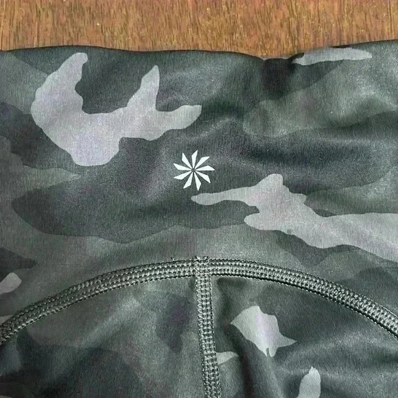 Athleta Ultimate Stash Pocket Camo 7" Short - Picture 5 of 7